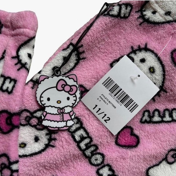 Hello Kitty × Forever 21 fuzzy pink pants - Picture 2 of 3